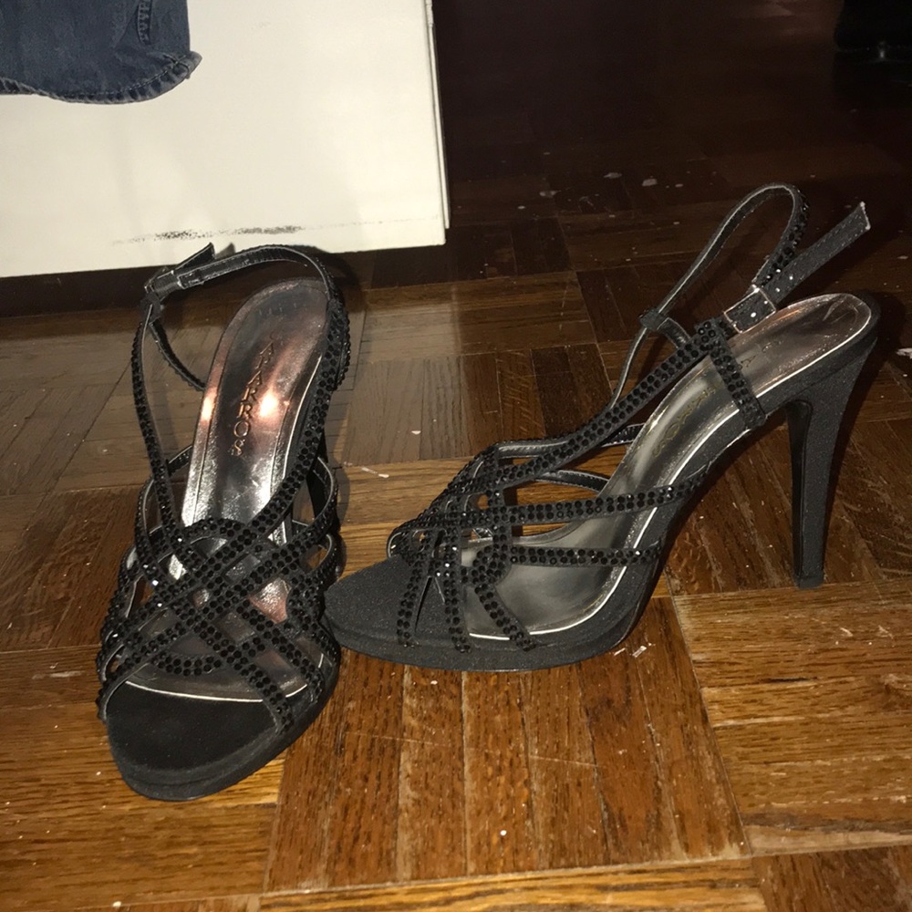 Strappy black heel!